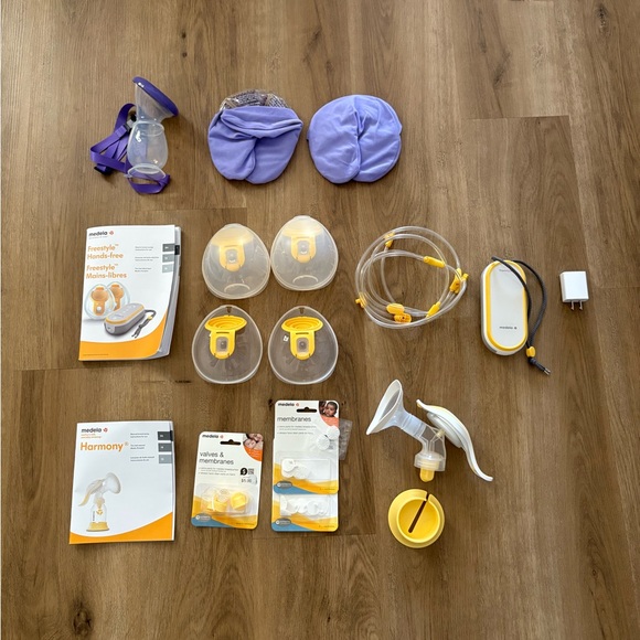 Pumping Kit:Medela Freestyle & Harmony, Lansinoh milk collector & hot/cold packs - Picture 1 of 2